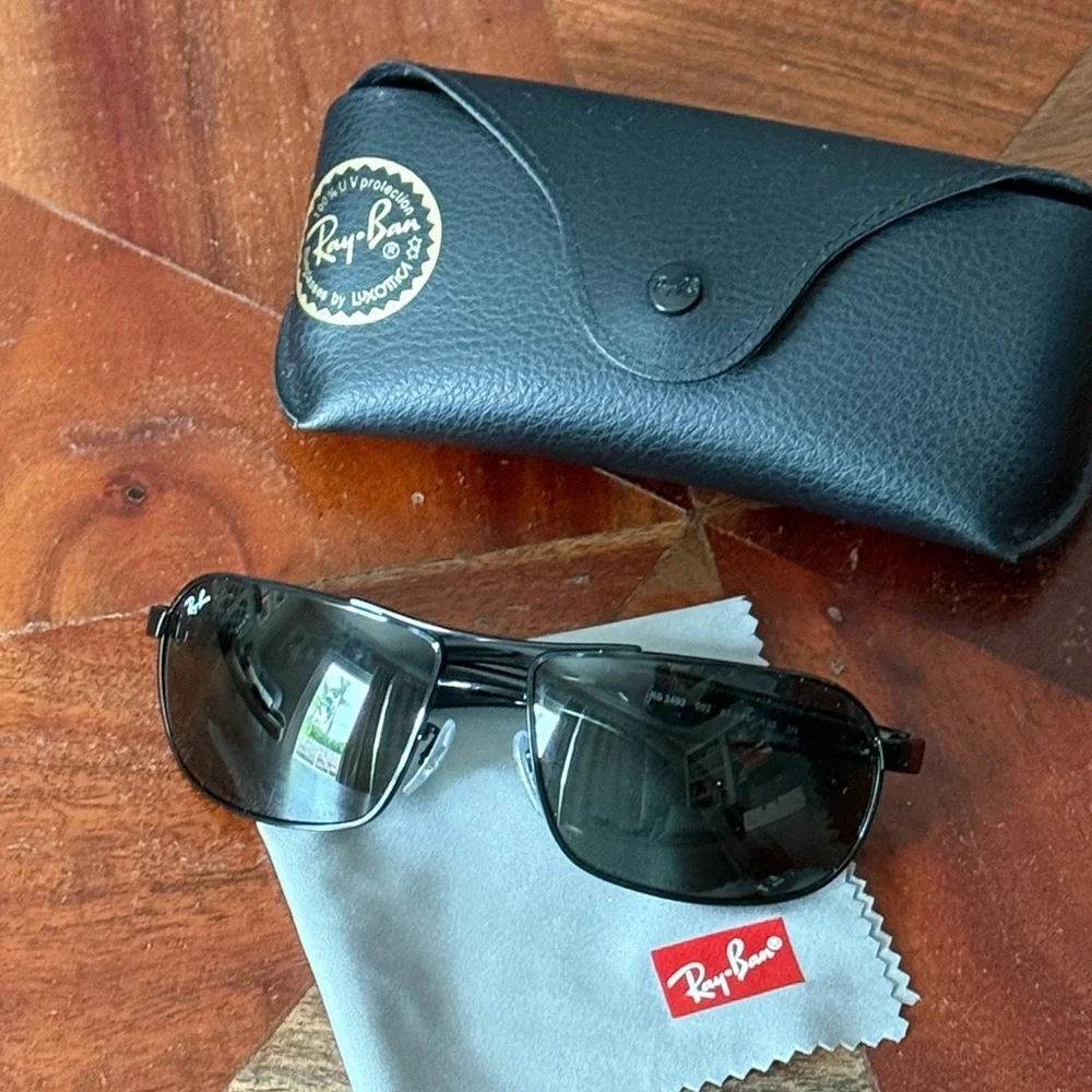 Like new Ray-Ban sunglasses :: black RB3492 - Picture 2 of 8